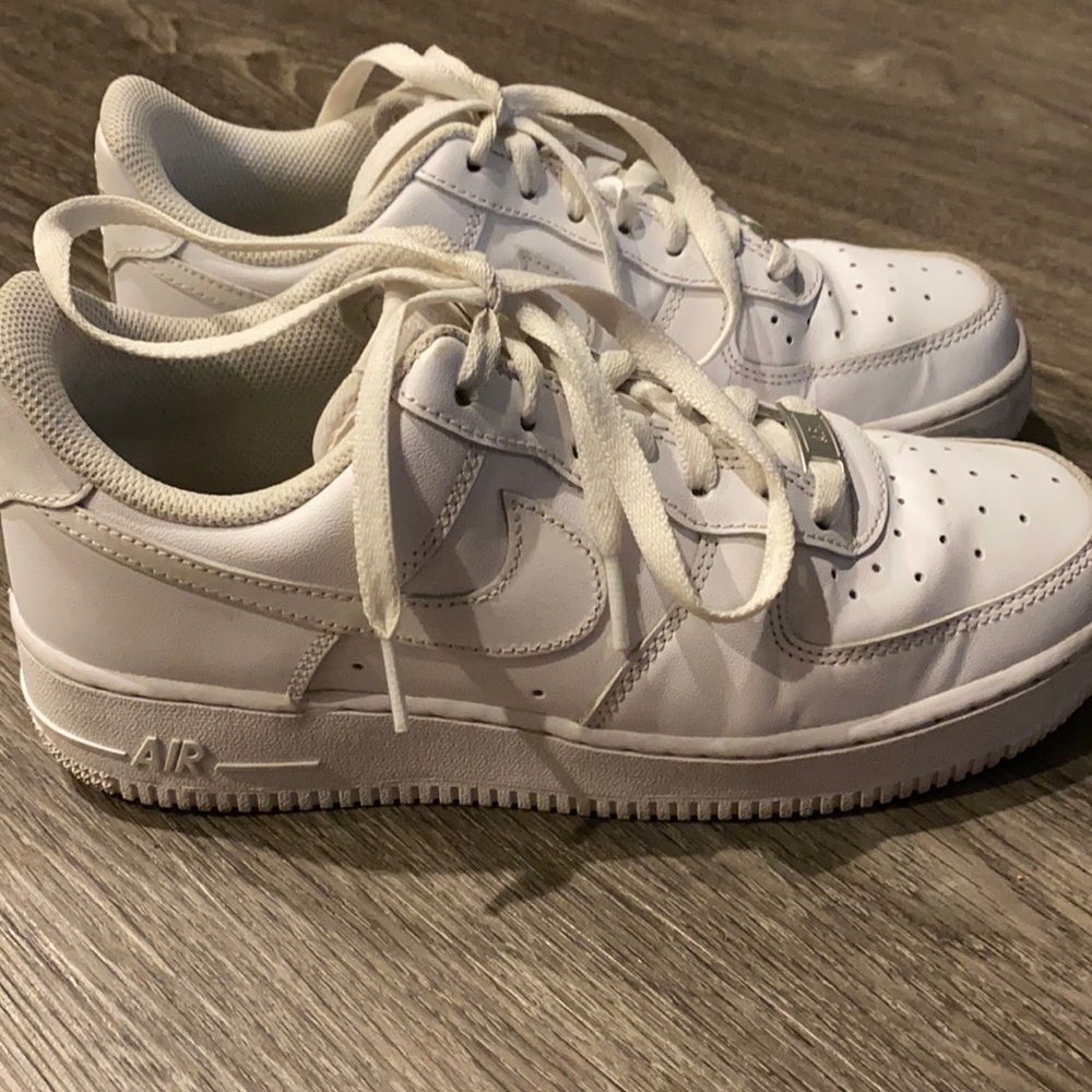 To big on me! They have barley been warn and are in mint condition!!!